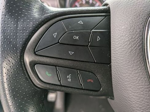 Used 2022 Dodge Challenger SXT w/ Driver Convenience Group image 11