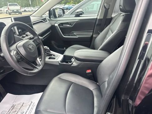 Used 2025 Toyota RAV4 XLE Premium w/ Weather Package FWD image 5