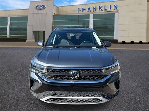 Used 2022 Volkswagen Taos SE image 2