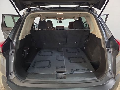 Used 2023 Nissan Rogue SV image 9