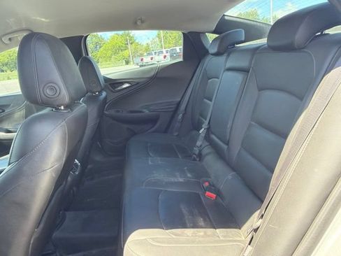 Used 2018 Chevrolet Malibu LT w/ Leather Package FWD image 13