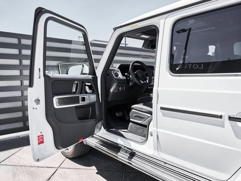 Used 2026 Mercedes-Benz G 63 AMG 4MATIC image 32