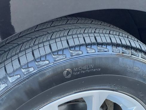 Used 2022 Chevrolet Equinox LS w/ Driver Confidence II Package FWD image 26