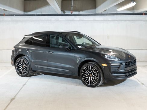Certified 2026 Porsche Macan AWD/4WD image 9