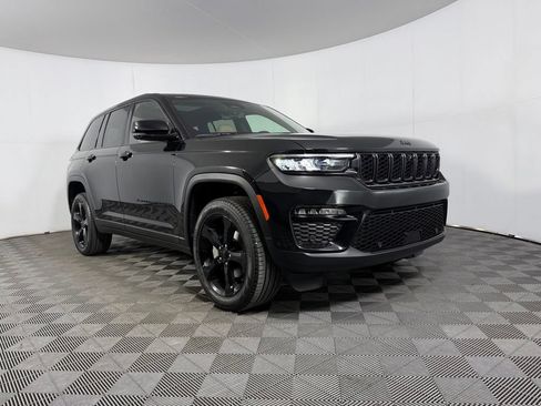 Certified 2025 Jeep Grand Cherokee Limited w/ Luxury Tech Group II AWD/4WD image 5