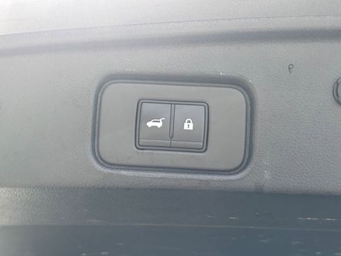 Used 2025 Nissan Pathfinder SV AWD/4WD image 23