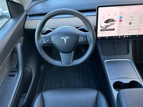 Used 2021 Tesla Model Y Long Range image 17