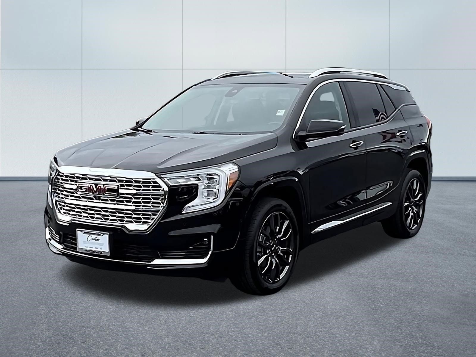 Used 2024 GMC Terrain Denali w/ Black Diamond Edition AWD/4WD image 3