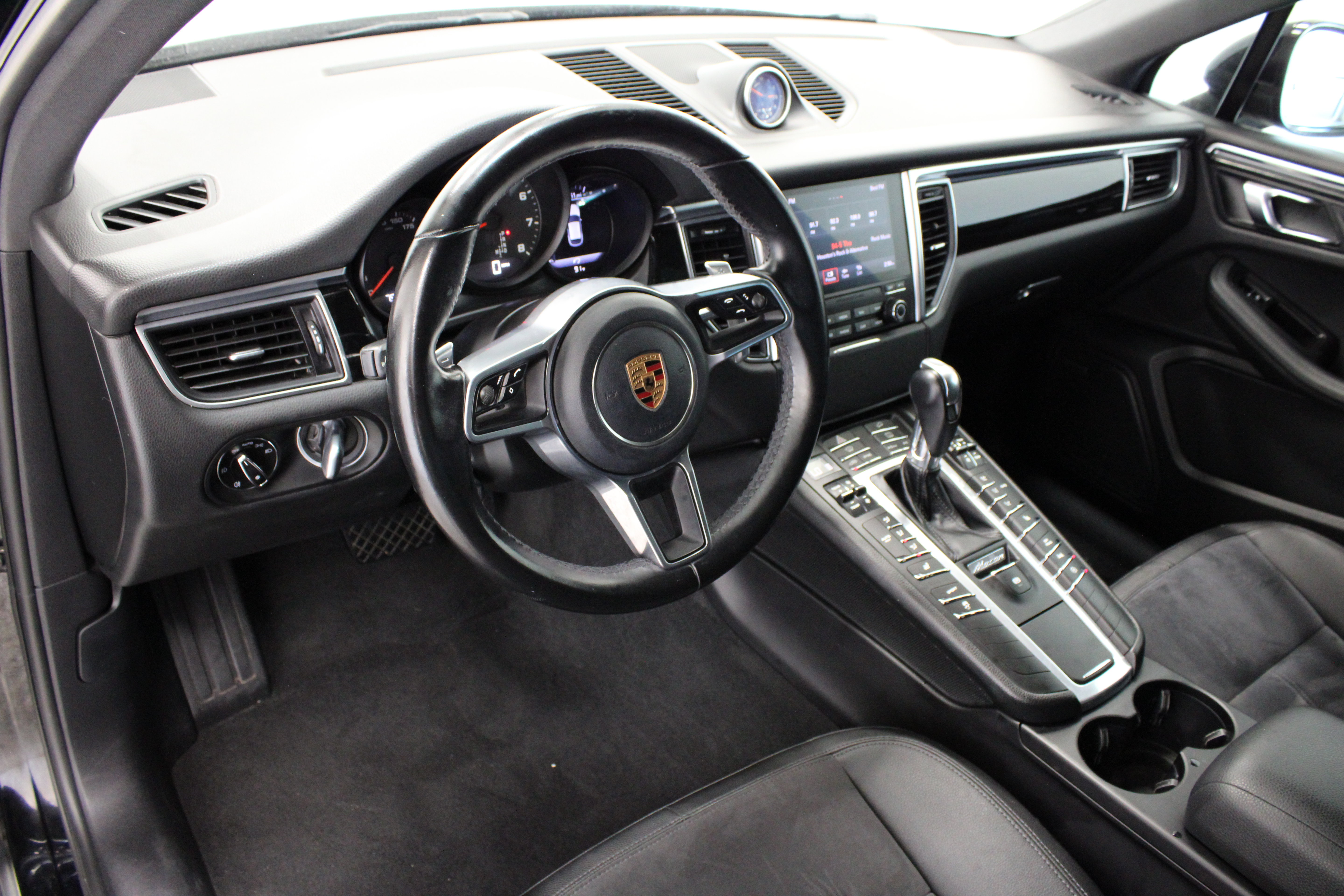 Used 2018 Porsche Macan Sport Edition AWD/4WD image 13