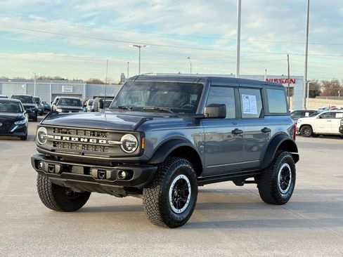 Used 2023 Ford Bronco Black Diamond w/ Sasquatch Package image 3