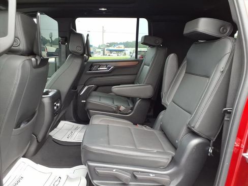 Used 2026 GMC Yukon XL Denali w/ Denali Reserve Package AWD/4WD image 24