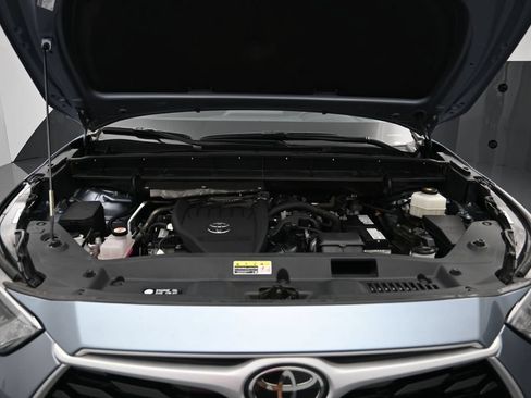 Used 2023 Toyota Highlander LE AWD/4WD image 27