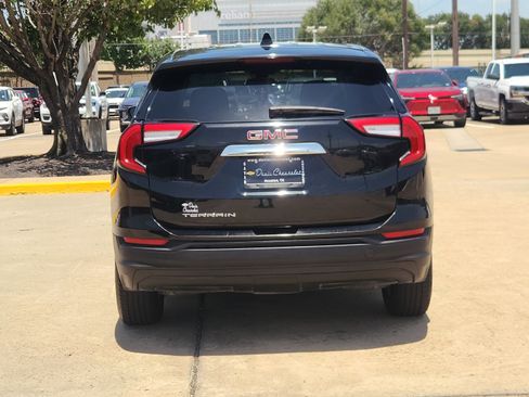 Used 2024 GMC Terrain SLE FWD image 7
