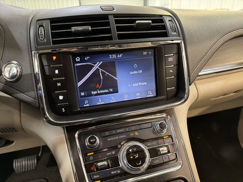 Used 2020 Lincoln Continental w/ Convenience Package image 17