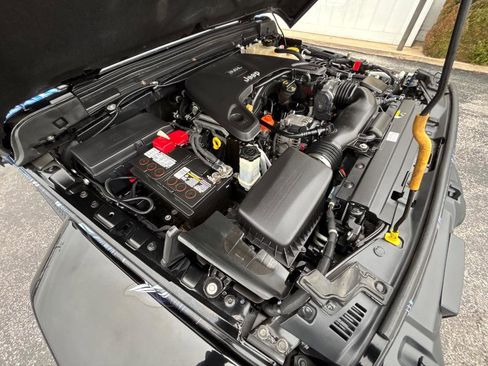 Used 2018 Jeep Wrangler Unlimited Sahara w/ Uconnect 4C Nav & Sound Group image 39