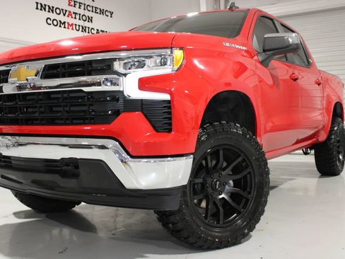 Used 2025 Chevrolet Silverado 1500 LT AWD/4WD image 1