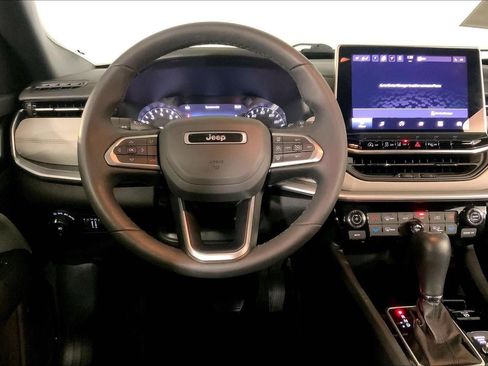 Used 2025 Jeep Compass Limited AWD/4WD image 5