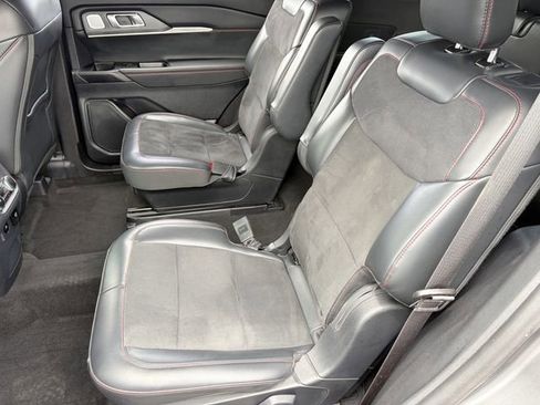 Used 2025 Ford Explorer ST AWD/4WD image 18