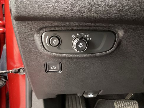 Used 2023 GMC Terrain SLE w/ Driver Convenience Package image 31