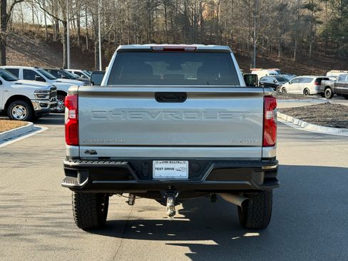 Used 2024 Chevrolet Silverado 2500 Custom w/ Custom Value Package image 4