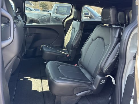 New 2026 Chrysler Pacifica Select w/ S Appearance Package FWD image 31