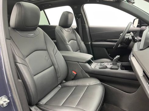 Used 2024 Cadillac XT4 Luxury w/ Cold Weather Package FWD image 35