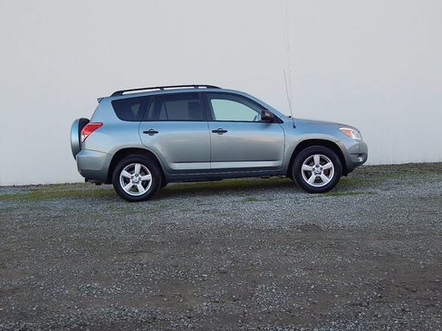 Used 2007 Toyota RAV4 4WD image 2