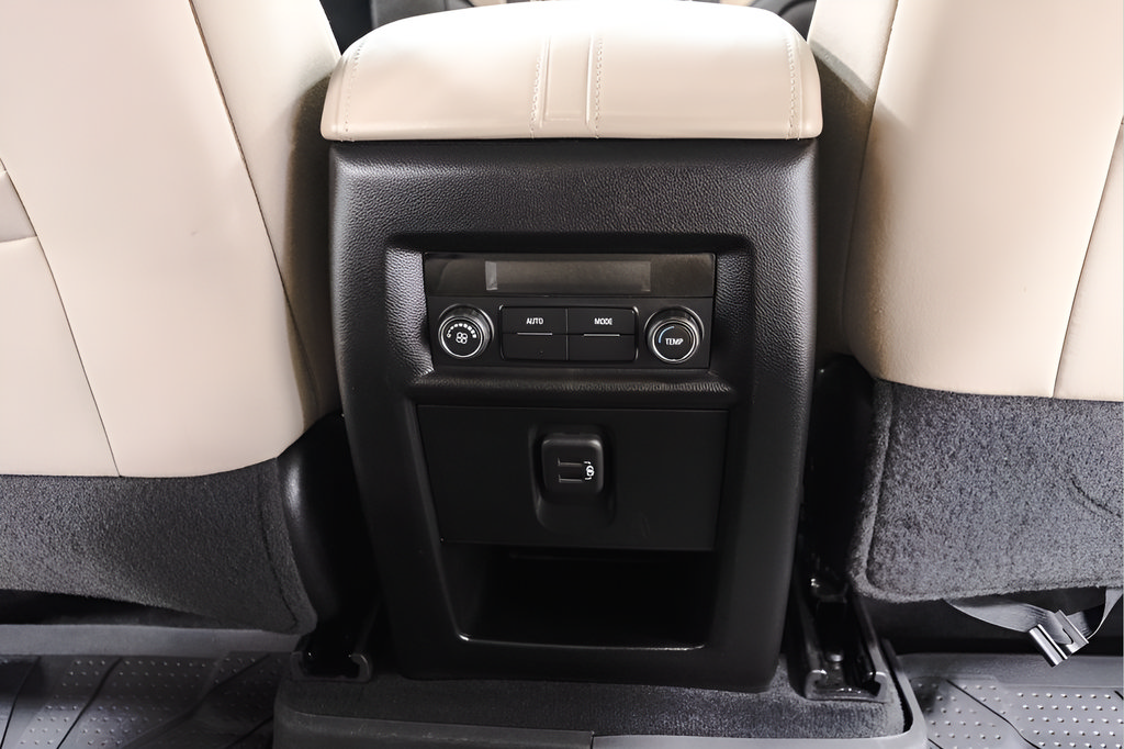 Used 2023 Chevrolet Traverse LS w/ Safety Package AWD/4WD image 34