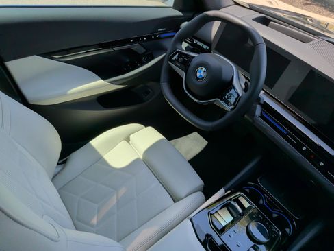 Used 2026 BMW 530i xDrive w/ Premium Package AWD/4WD image 35