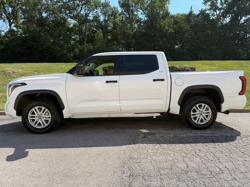 Used 2022 Toyota Tundra SR5 w/ SR5 Convenience Package AWD/4WD image 2