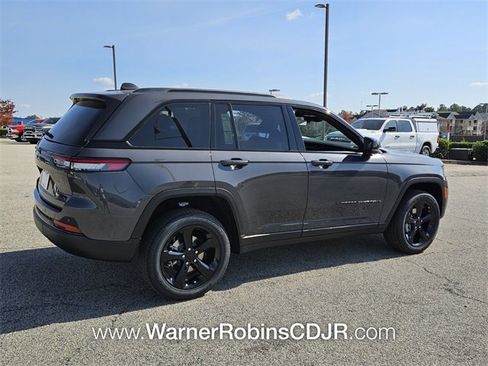 New 2025 Jeep Grand Cherokee Altitude image 13