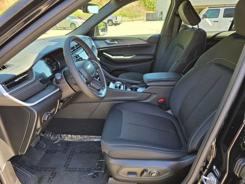 New 2026 Jeep Grand Cherokee Laredo X AWD/4WD image 4