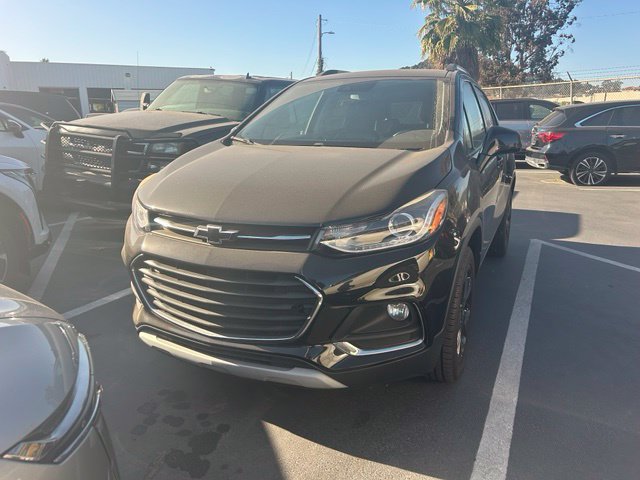 Used 2018 Chevrolet Trax Premier w/ Midnight Edition AWD/4WD image 1