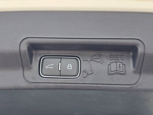 Used 2023 Ford Explorer Limited image 35