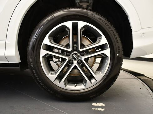 Used 2025 Audi Q5 Premium w/ Convenience Package image 14