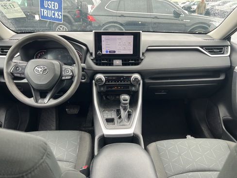 Used 2023 Toyota RAV4 XLE AWD/4WD image 5