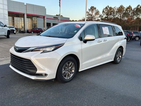 Certified 2023 Toyota Sienna XLE image 2
