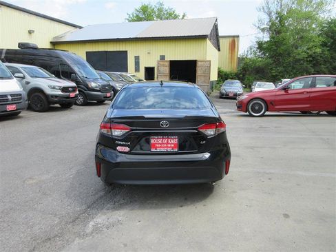 Used 2025 Toyota Corolla LE FWD image 4