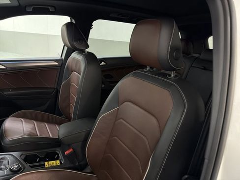 Certified 2023 Volkswagen Tiguan SEL R-Line image 14