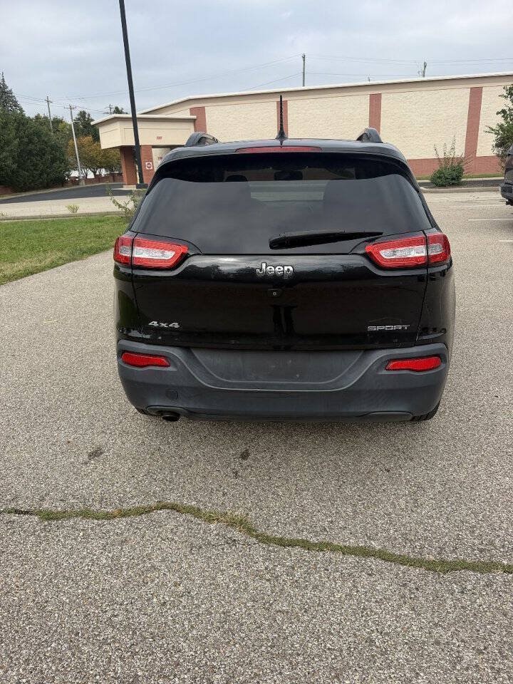 Used 2016 Jeep Cherokee Sport AWD/4WD image 3