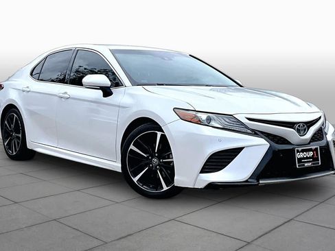 Used 2018 Toyota Camry XSE FWD image 3