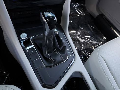 Certified 2023 Volkswagen Tiguan SE R-Line image 26