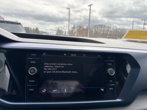 Used 2022 Volkswagen Taos SE w/ Panoramic Sunroof Package image 15