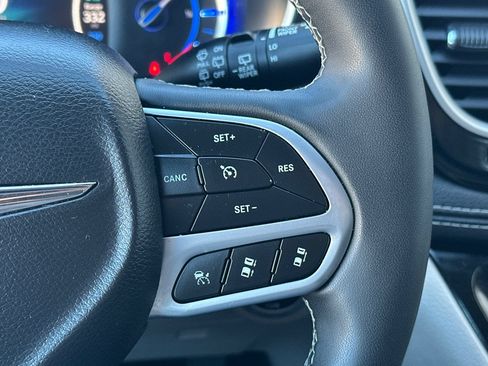 Used 2024 Chrysler Pacifica Limited FWD image 31