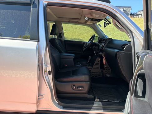 Used 2016 Toyota 4Runner Trail Premium AWD/4WD image 31