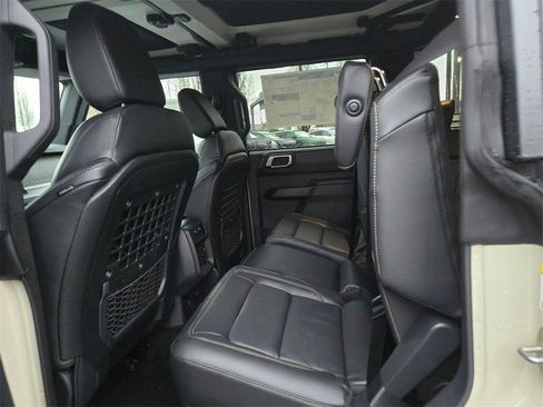 New 2025 Ford Bronco Badlands image 10