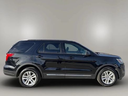 Used 2018 Ford Explorer XLT AWD/4WD image 14