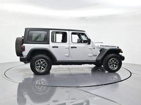 Used 2024 Jeep Wrangler Unlimited Rubicon AWD/4WD image 2