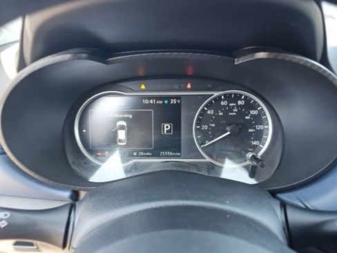 Used 2025 Nissan Versa SV FWD image 10