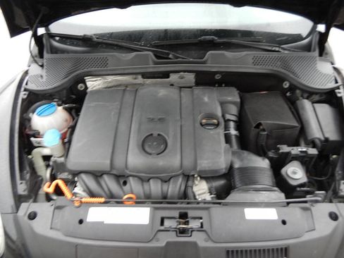 Used 2012 Volkswagen Beetle 2.5 image 40